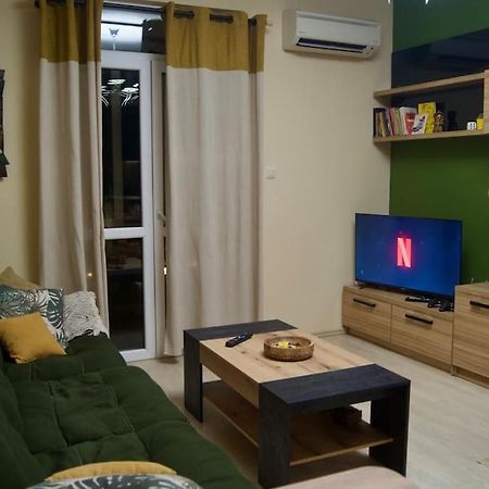 Cozy 2Br Oasis In Central Burgasz Kültér fotó