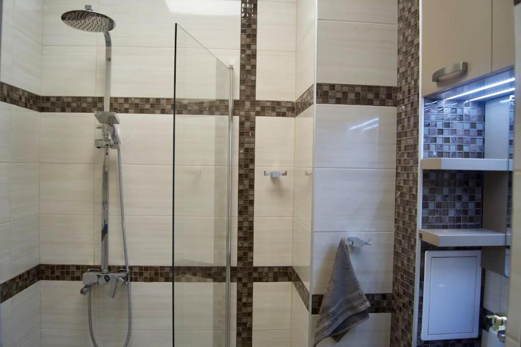 Cozy 2Br Oasis In Central Burgasz Kültér fotó