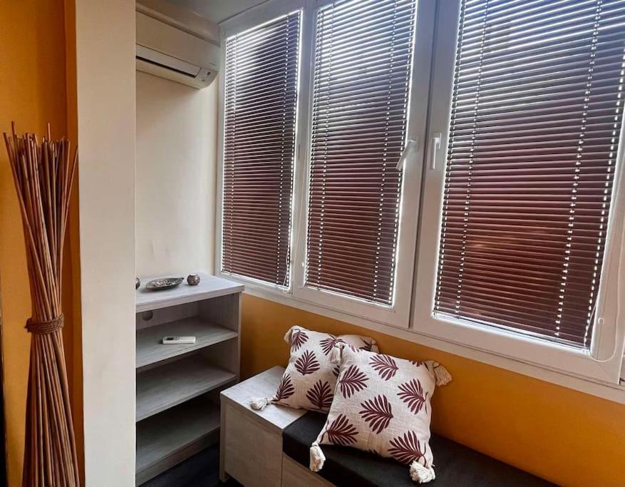 Cozy 2Br Oasis In Central Burgasz Kültér fotó